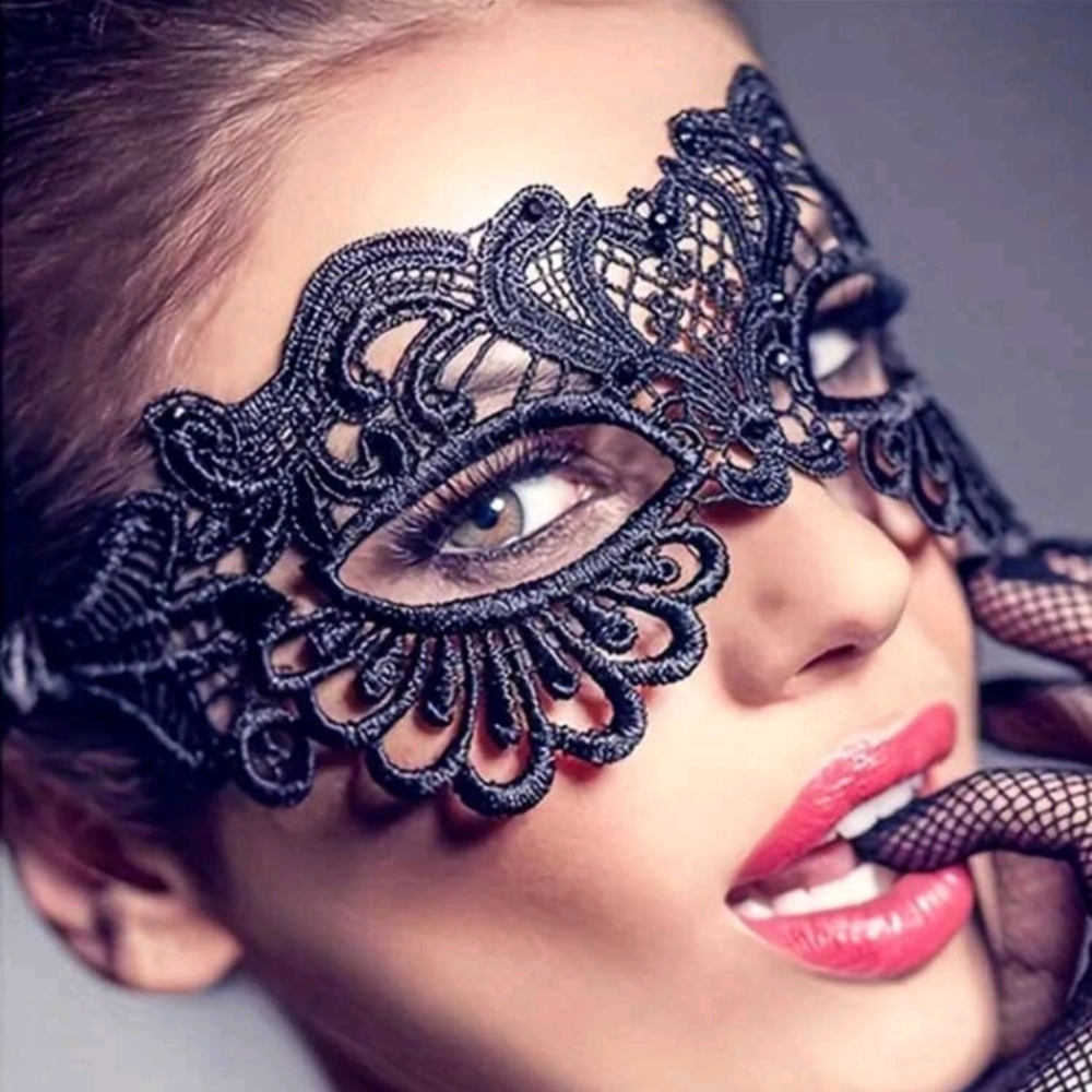 Masquerade Mask - Picture 3 of 16